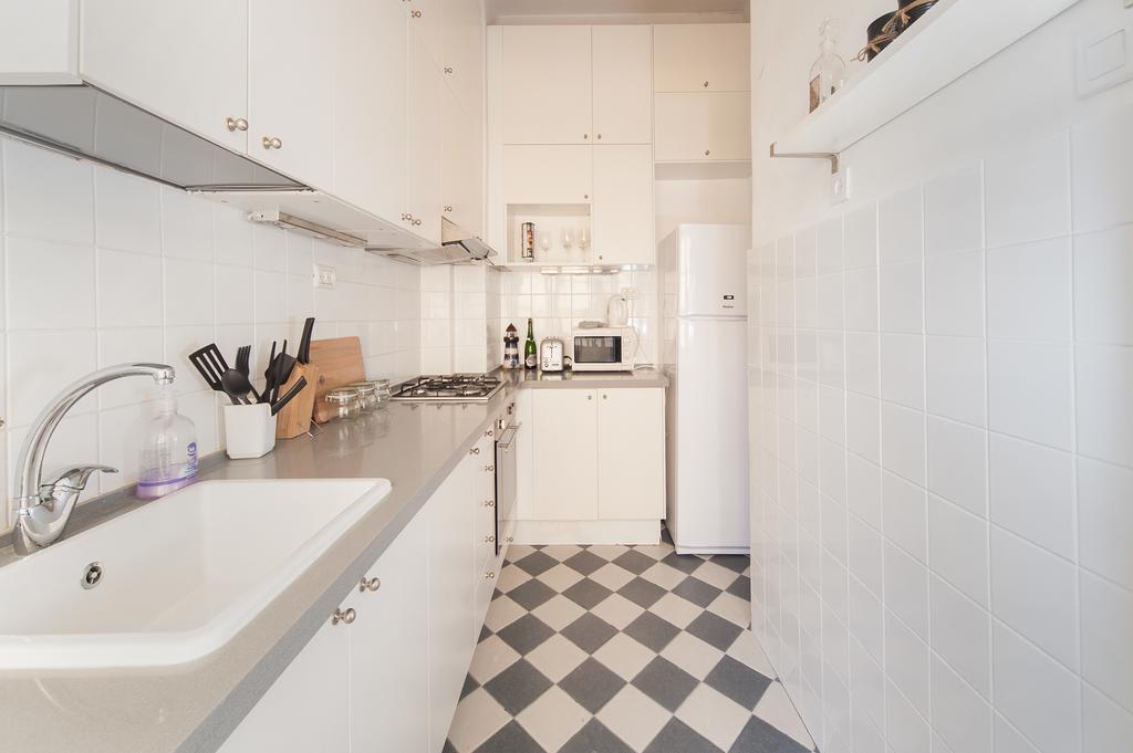 Charming 2Bd Apt W/ Balcony By Sea N' Rent Tel-Aviv Szoba fotó