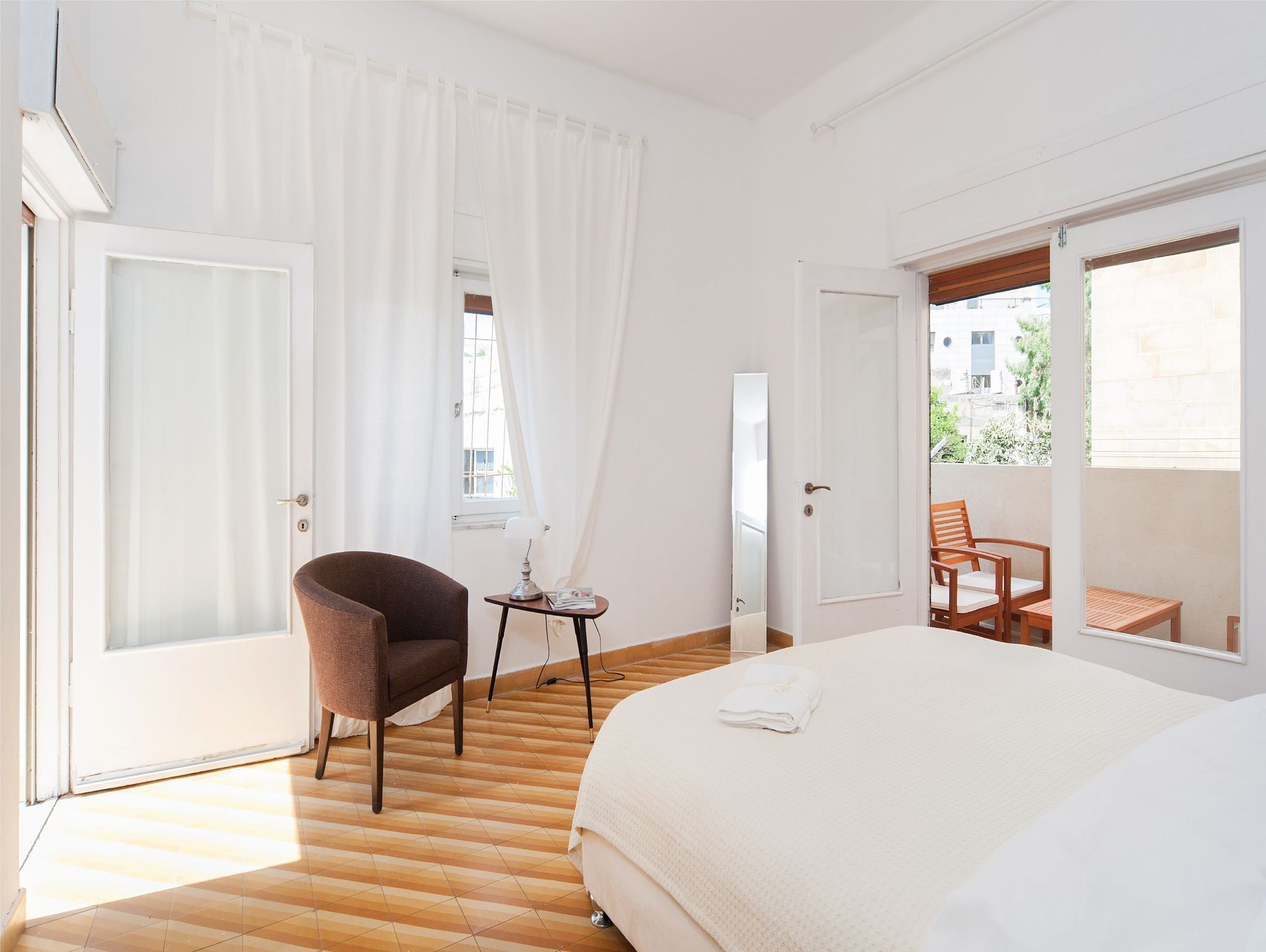 Charming 2Bd Apt W/ Balcony By Sea N' Rent Tel-Aviv Kültér fotó