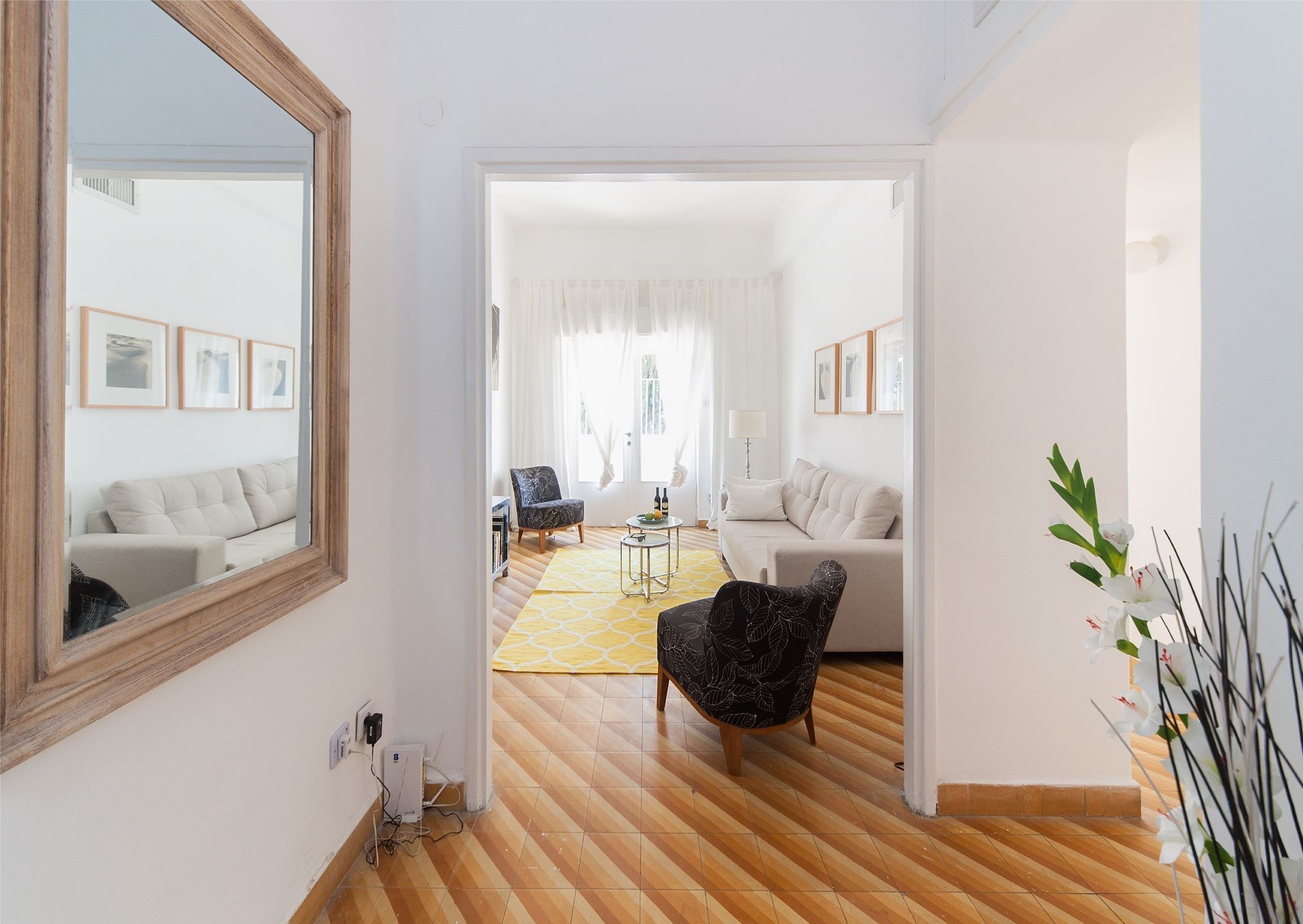 Charming 2Bd Apt W/ Balcony By Sea N' Rent Tel-Aviv Kültér fotó